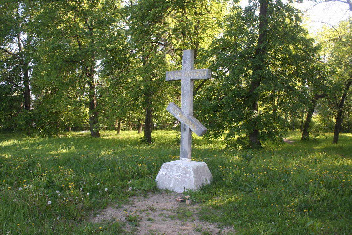 Церковь Введения во храм Пресвятой Богородицы, Бежецк (Бежецкий район, Тверская область). дополнительная информация, Памятный крест
