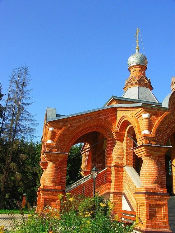 Церковь Воздвижения Креста Господня, Дарна (Истринский городской округ и ЗАТО Восход, Московская область). архитектурные детали, западное крыльцо (вход в храм)