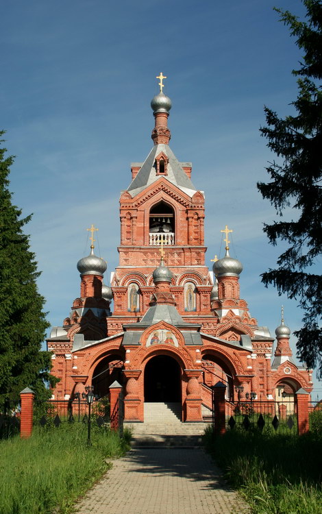 Церковь Воздвижения Креста Господня, Дарна (Истринский городской округ и ЗАТО Восход, Московская область). фасады, Крестовоздвиженский храм в пос.Дарна Истринского района Московской области.
