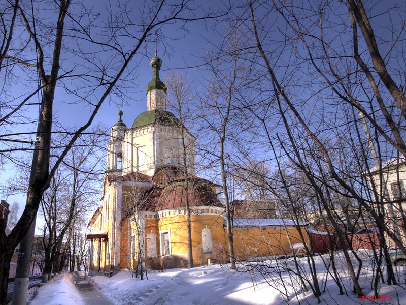 Калуга. Церковь Богоявления Господня. общий вид в ландшафте