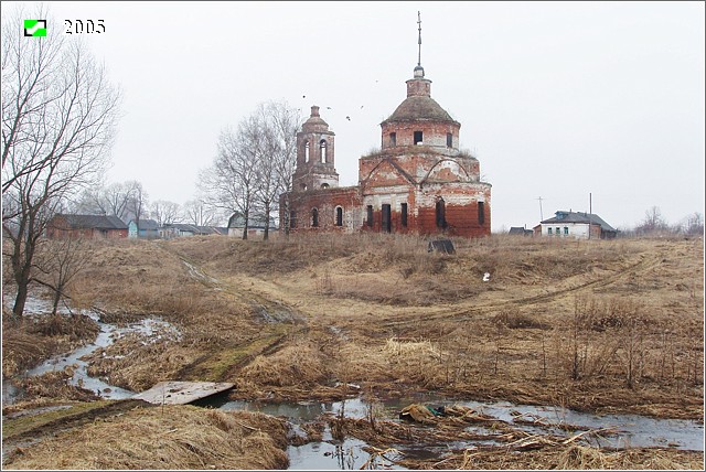 Церковь Николая Чудотворца, Петраково (Суздальский район, Владимирская область). общий вид в ландшафте, Общий вид с юго-востока