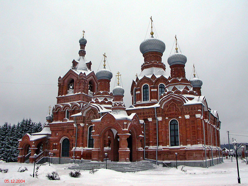 Дарна. Церковь Воздвижения Креста Господня. фасады