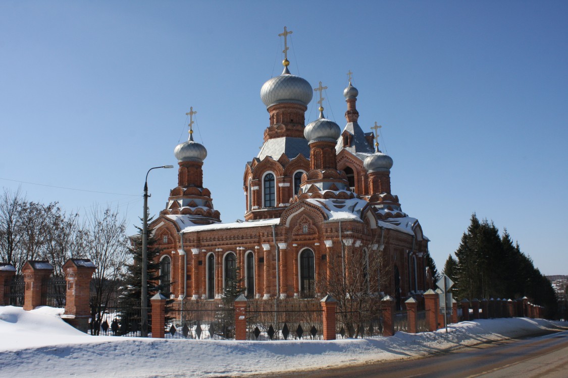 Церковь Воздвижения Креста Господня, Дарна (Истринский городской округ и ЗАТО Восход, Московская область). общий вид в ландшафте