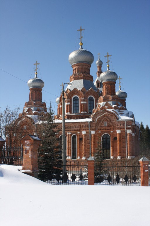 Дарна. Церковь Воздвижения Креста Господня. фасады