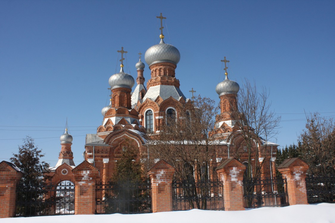 Дарна. Церковь Воздвижения Креста Господня. фасады