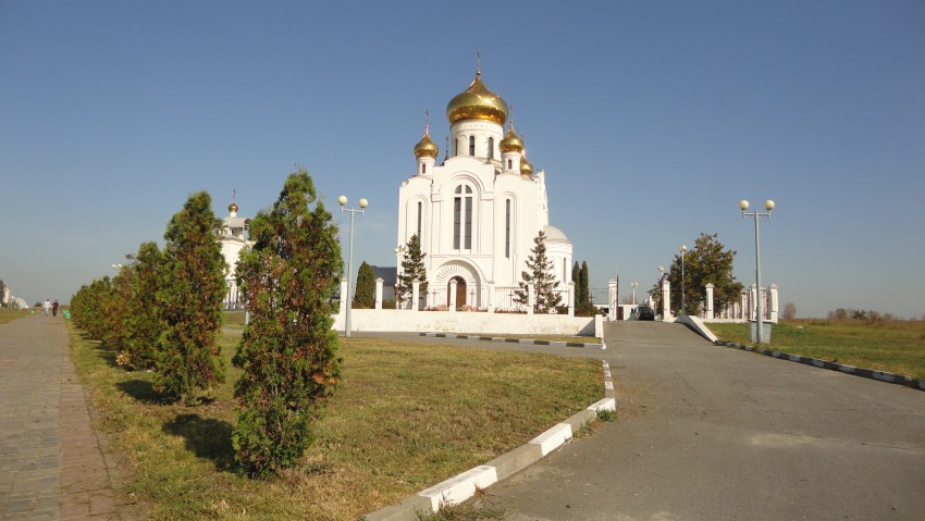 Старый Оскол. Церковь Рождества Христова. общий вид в ландшафте, Вид с юга