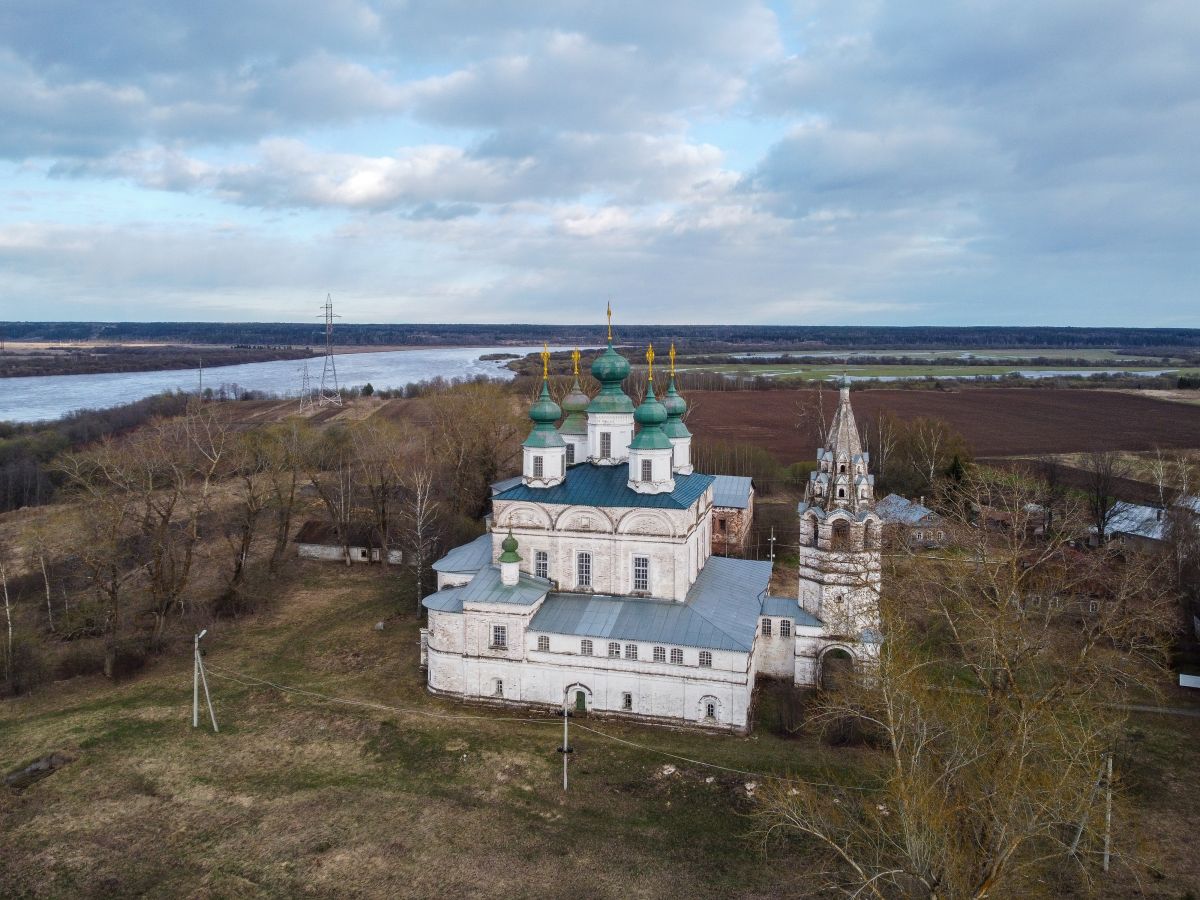 Троице-Гледенский монастырь. Собор Троицы Живоначальной, Морозовица (Великоустюгский район, Вологодская область). общий вид в ландшафте