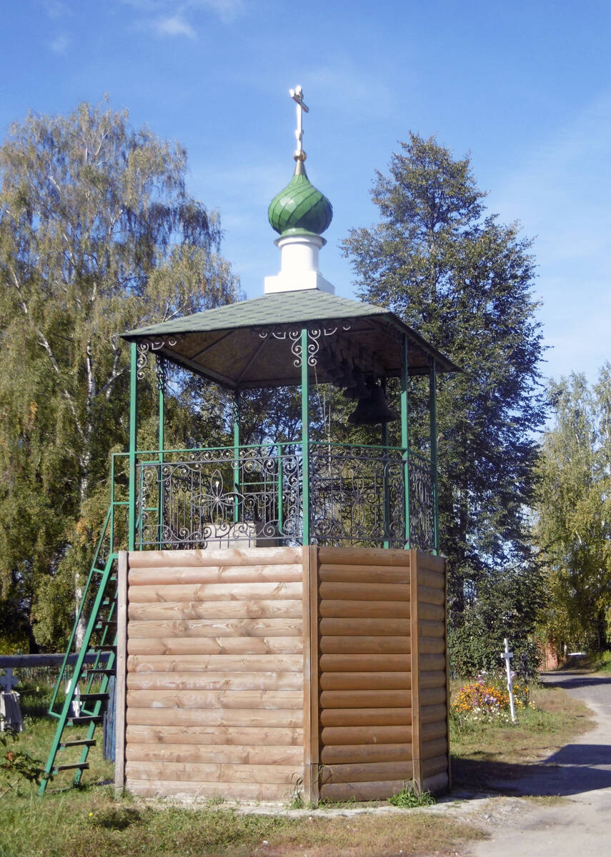 Церковь Троицы Живоначальной, Балахна (Балахнинский район, Нижегородская область). дополнительная информация, Звонница на церковной территории
