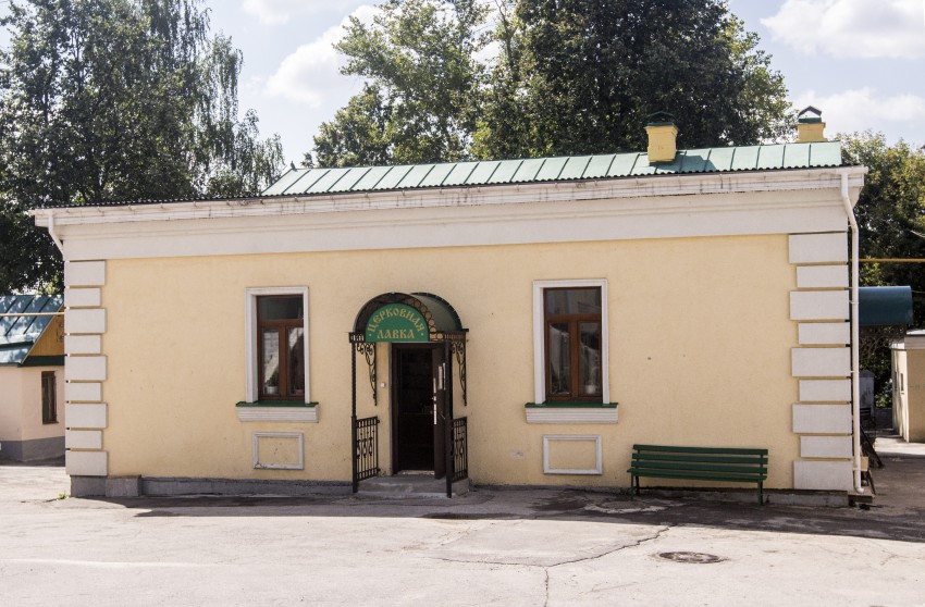 Нижегородский район. Церковь Троицы Живоначальной в Высокове. дополнительная информация, здание Церковной лавки и Крестильня