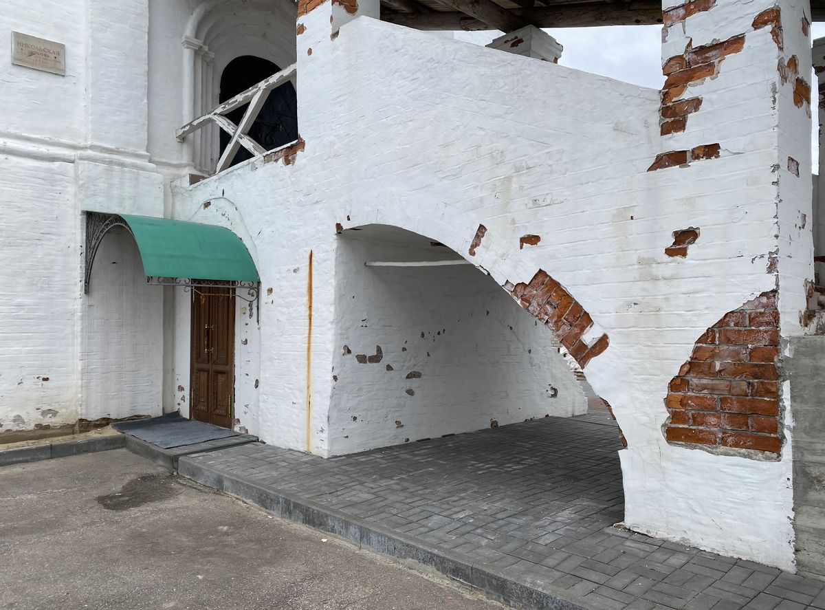 Основание крыльца, архитектурные детали. Церковь Николая Чудотворца, Балахна (Балахнинский район, Нижегородская область)