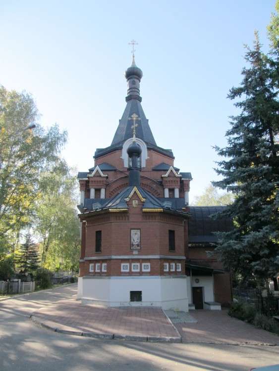 Церковь Всех Святых на кладбище 