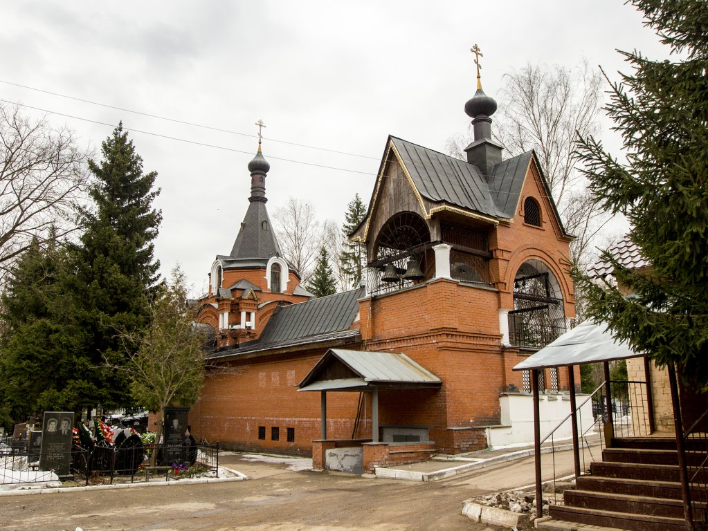 Церковь Всех Святых на кладбище 