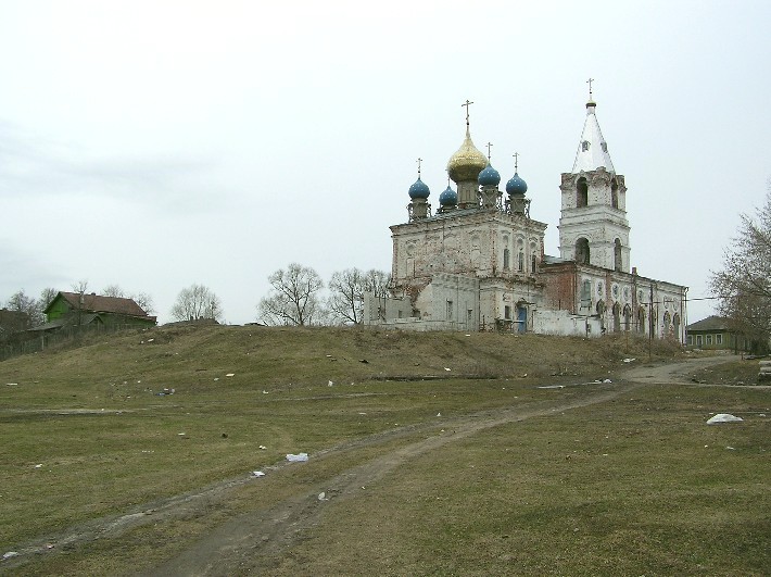 Большое Козино. Церковь Михаила Архангела. общий вид в ландшафте