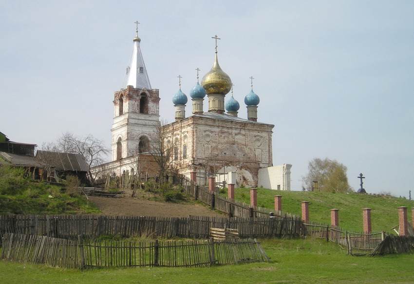 Большое Козино. Церковь Михаила Архангела. общий вид в ландшафте