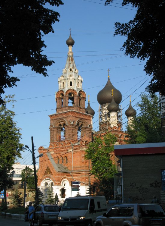 Нижегородский район. Церковь Спаса Всемилостивого на Полтавке. общий вид в ландшафте