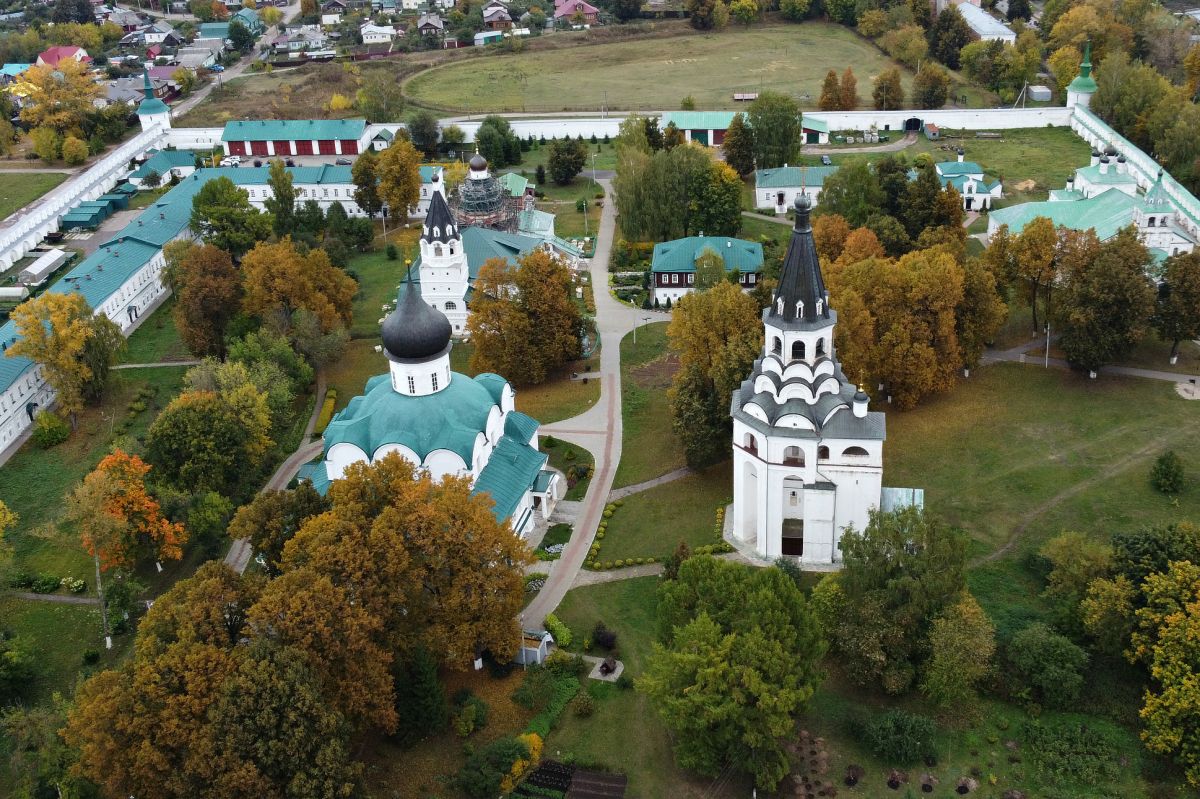 Успенский монастырь. Церковь-колокольня Распятия Христова, Александров (Александровский район, Владимирская область). общий вид в ландшафте