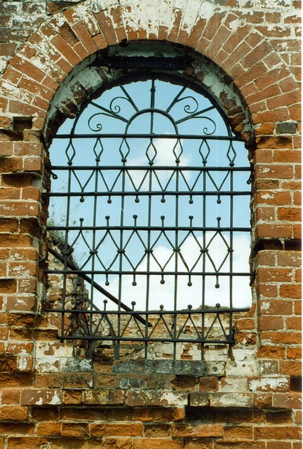 Теренеево. Церковь Михаила Архангела. архитектурные детали, решётка на окне трапезной