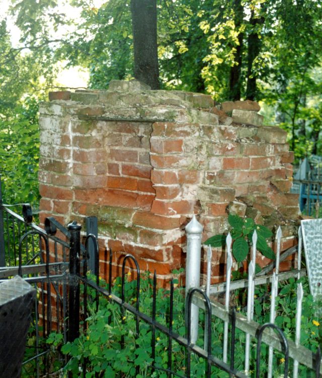 Церковь Смоленской иконы Божией Матери, Малые Липки (Вязниковский район, Владимирская область). дополнительная информация, столб часовня стоящая на месте разобранной деревянной церкви.северо-западный фасад. 