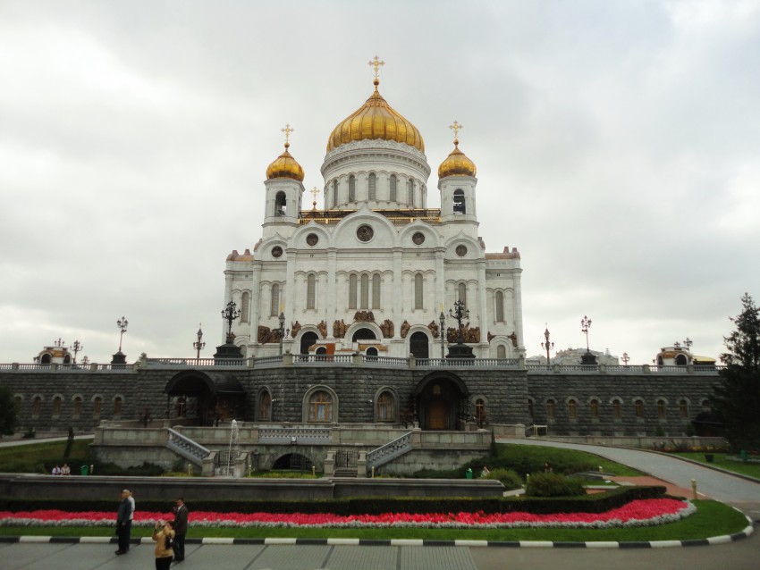 Хамовники. Кафедральный собор Рождества Христова (новый). общий вид в ландшафте