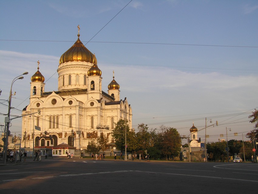 Кафедральный собор Рождества Христова (новый), Хамовники (Центральный административный округ (ЦАО), г. Москва). общий вид в ландшафте