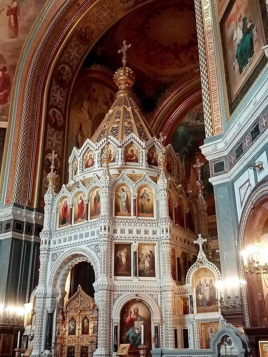 Алтарная часть главного иконостаса собора, интерьер и убранство. Кафедральный собор Рождества Христова (новый), Хамовники (Центральный административный округ (ЦАО), г. Москва)