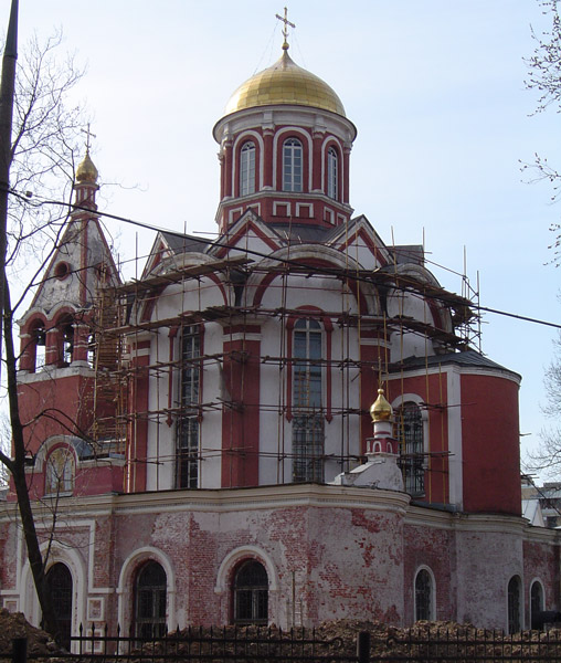 Аэропорт. Церковь Благовещения Пресвятой Богородицы в Петровском парке. документальные фотографии