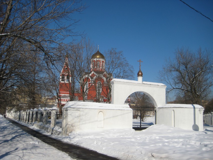 Аэропорт. Церковь Благовещения Пресвятой Богородицы в Петровском парке. дополнительная информация