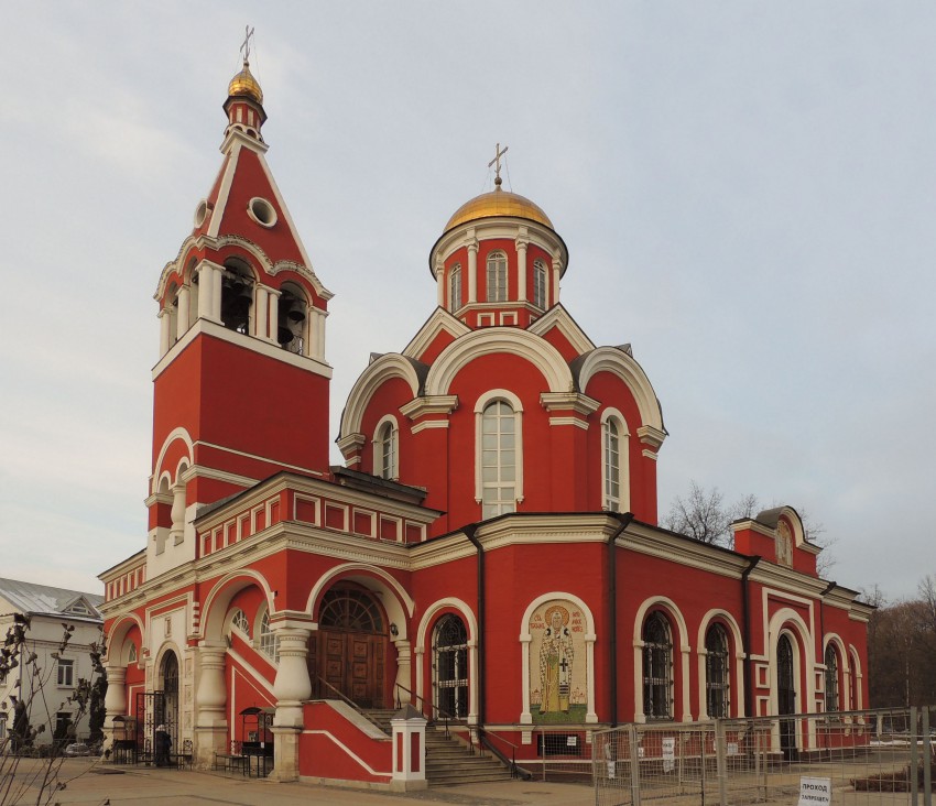 Аэропорт. Церковь Благовещения Пресвятой Богородицы в Петровском парке. фасады