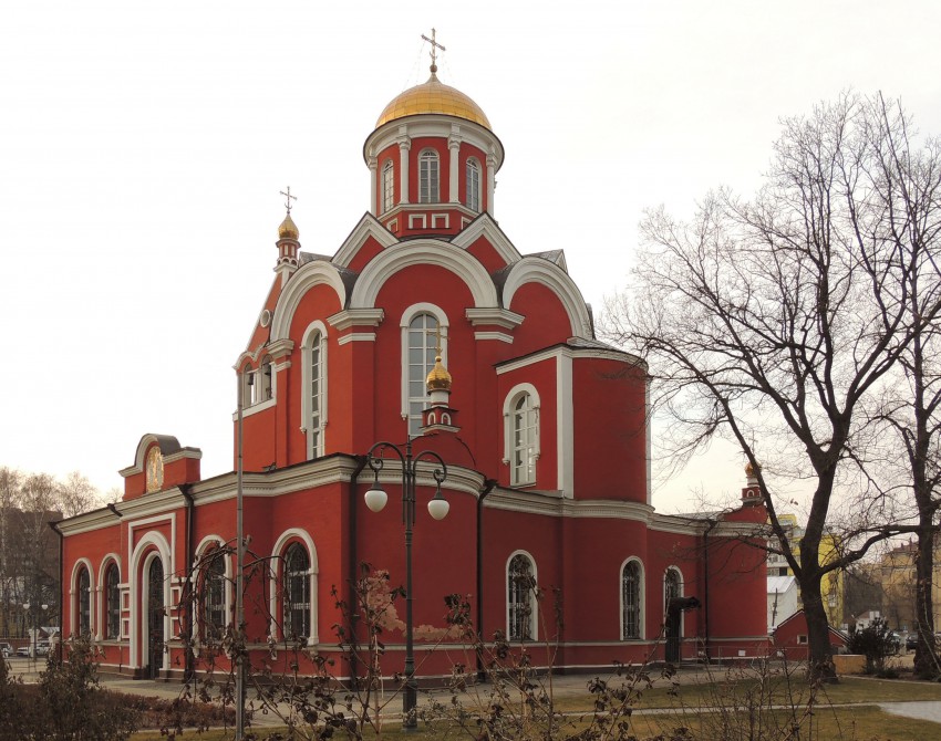 Храм благовещения богородицы в петровском парке