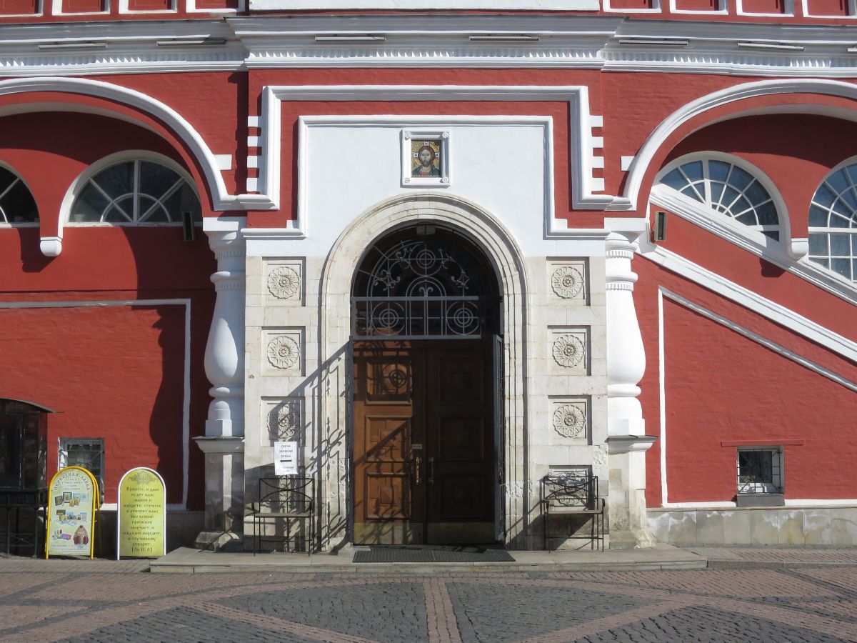 Аэропорт. Церковь Благовещения Пресвятой Богородицы в Петровском парке. архитектурные детали, Вход в храм