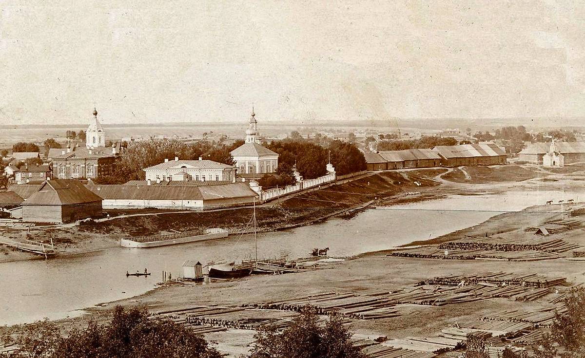 Вид Свято-Духова Иаковлева Боровичского монастыря со стороны реки Мсты. Фотография кон. ХIХ в., архивная фотография. Свято-Духов Иаковлев Боровичский монастырь, Боровичи (Боровичский район, Новгородская область)