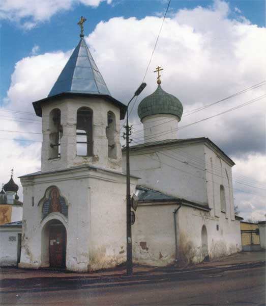 Псков. Церковь Покрова Пресвятой Богородицы от Торгу. общий вид в ландшафте