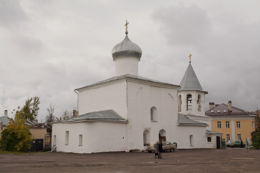 Церковь Покрова Пресвятой Богородицы от Торгу, Псков (Псков, город, Псковская область). общий вид в ландшафте