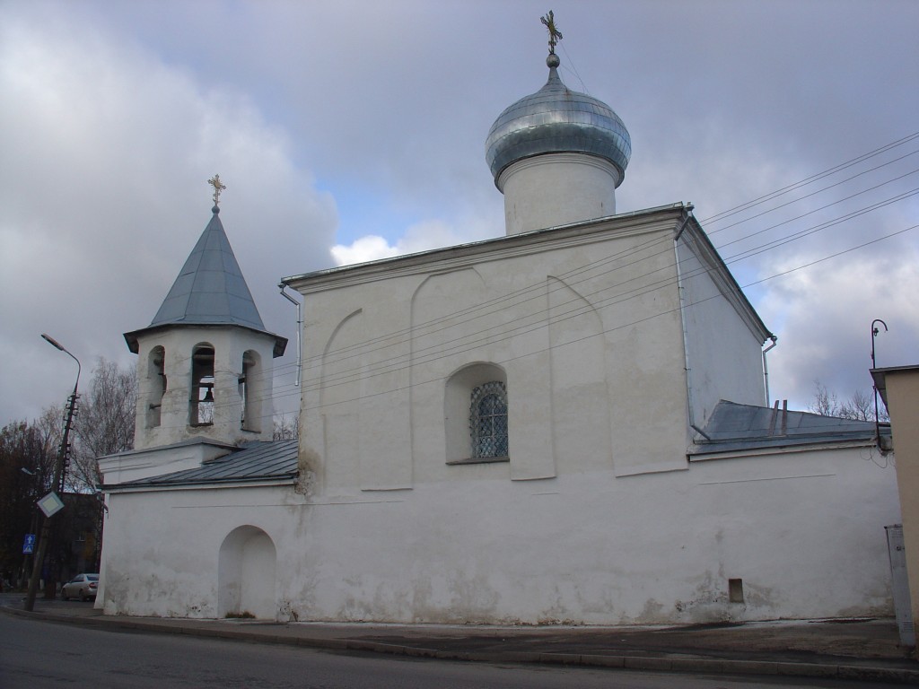 Псков. Церковь Покрова Пресвятой Богородицы от Торгу. фасады