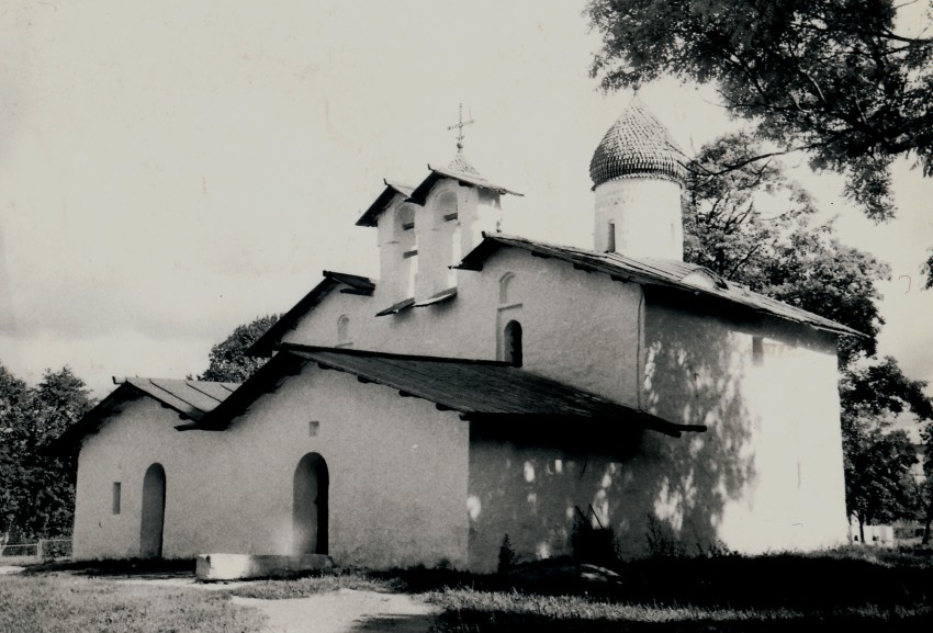 Псков. Церковь Покрова и Рождества Пресвятой Богородицы от Пролома. фасады