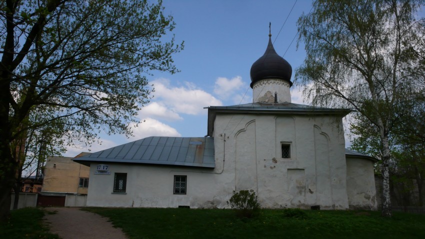 Псков. Церковь Николая Чудотворца от Каменной ограды. фасады