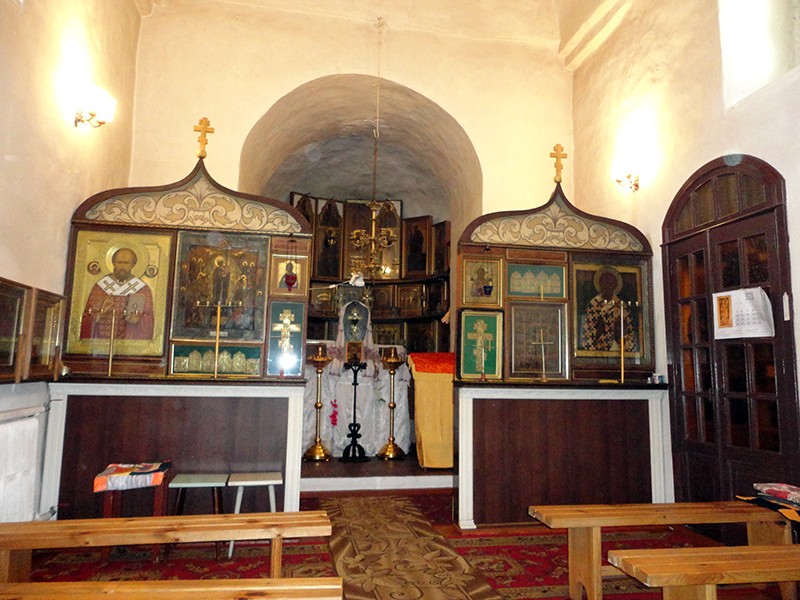 Церковь Николая Чудотворца от Каменной ограды, Псков (Псков, город, Псковская область). интерьер и убранство, На солее