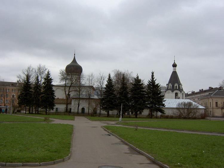 Церковь Михаила и Гавриила Архангелов с Городца, Псков (Псков, город, Псковская область). общий вид в ландшафте, Вид с севера