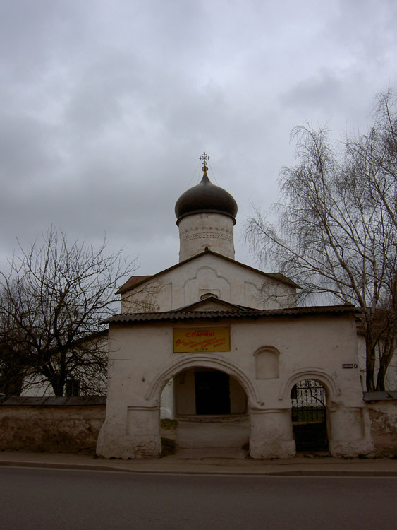 Псков. Церковь Космы и Дамиана с Примостья. фасады, Вид с запада.