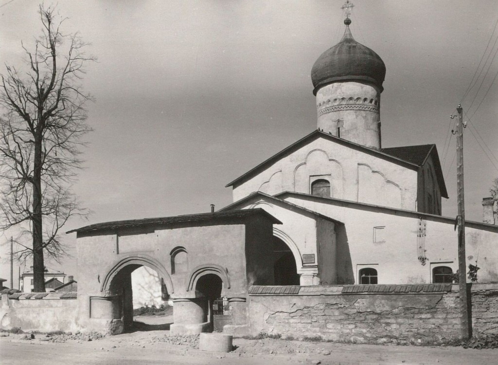 Псков. Церковь Космы и Дамиана с Примостья. архивная фотография, 1958 год. Фото Германа Гроссмана