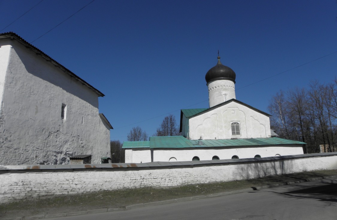 Псков. Церковь Космы и Дамиана с Примостья. фасады