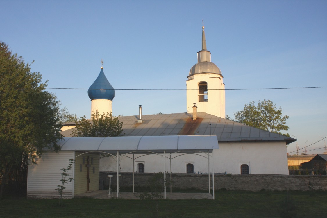 Псков. Церковь Петра и Павла на Брезе. фасады