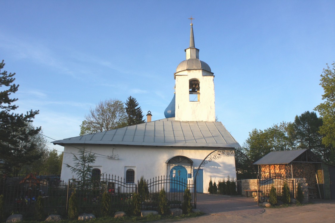 Псков. Церковь Петра и Павла на Брезе. фасады