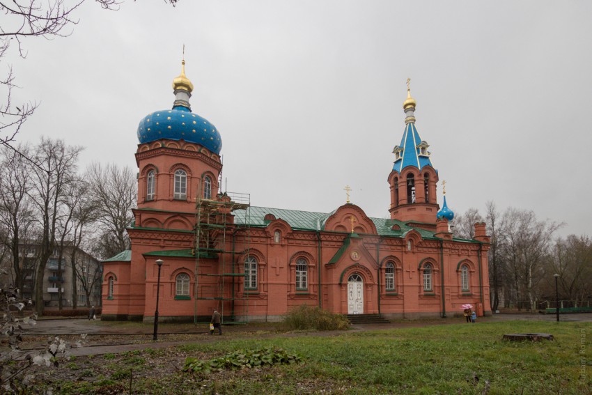 Псков. Церковь Александра Невского при 76-й десантно-штурмовой дивизии. фасады