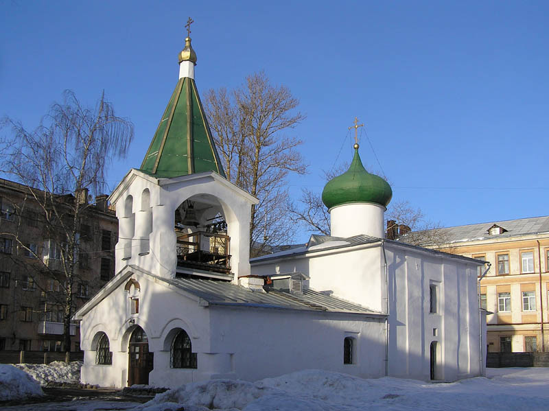 Псков. Церковь Преполовения Пятидесятницы на Спасском подворье. фасады