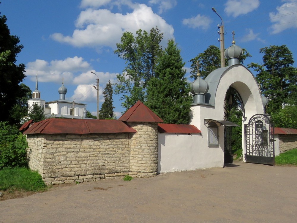 Псков. Церковь Иоанна Богослова с Мишариной горы. фасады