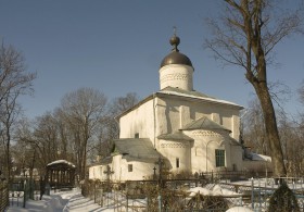 Псков. Церковь Жён-мироносиц на Завеличье