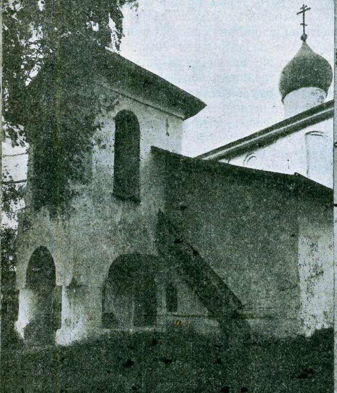 Псков. Церковь Космы и Дамиана с Гремячей Горы. архивная фотография, Фото из журнала 