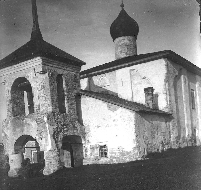 Псков. Церковь Космы и Дамиана с Гремячей Горы. архивная фотография, фото М.А.Чистова 1930 год с https://fotki.yandex.ru/next/users/yury570/album/161772/view/828911?page=0