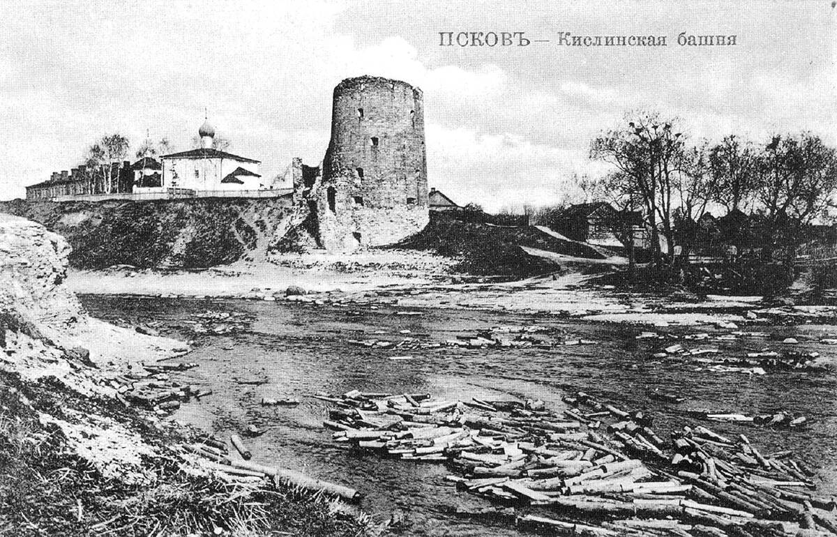 Церковь Космы и Дамиана с Гремячей Горы, Псков (Псков, город, Псковская область). архивная фотография, Почтовая фотокарточка нач. ХХ века. 1909-1916 г.